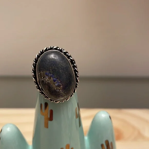 Size 7-7.5 blue Lapis Lazuli and sterling silver ring - Picture 2 of 7